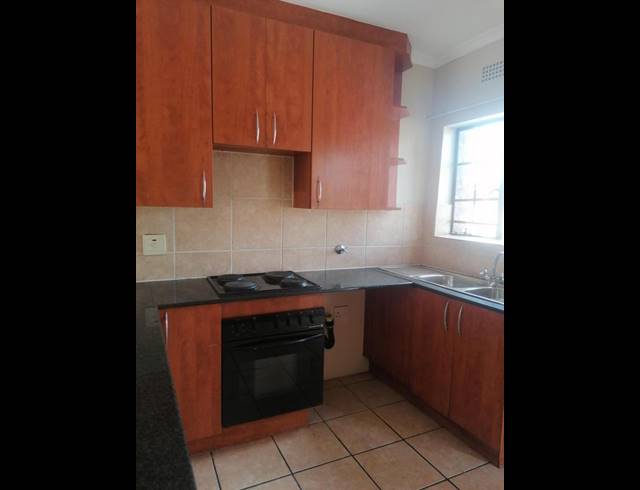 2 BEDROOM TOWNHOUSE FOR SALE IN SONNEVELD